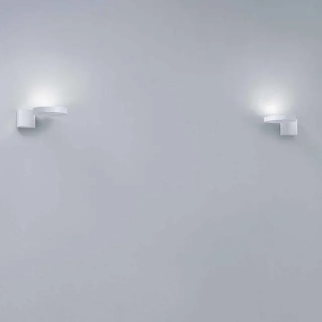 Contemporary Adjustable Rounded Wall Lamp